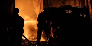 На Харківщині троє маленьких дітей та чоловік загинули під завалами після російського удару