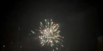 У Києві чоловік запустив салют у спробі "здивувати дівчину", його затримали – поліція