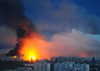 російська армія атакує Харків балістикою та дронами: під ударом житлові квартали та центр міста