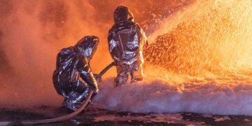 Київ під атакою балістичних ракет, у місті лунають вибухи