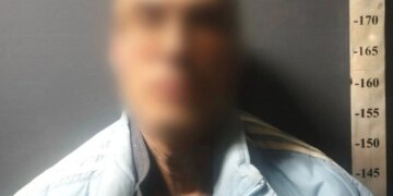 У Києві чоловік під час сварки вдарив брата-близнюка ножем у живіт