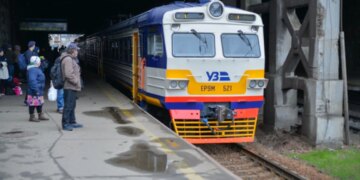 Ідеальний спосіб перетнути Дніпро: УЗ відновлює додаткові рейси Kyiv City Express на тлі негоди та заторів у столиці