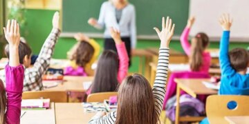 У низці районів Києва запровадили "освітню міграцію": навіщо і як це працює