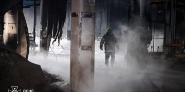 Кількість жертв російської атаки на Харківщині зросла до трьох, під завалами знайшли ще два тіла