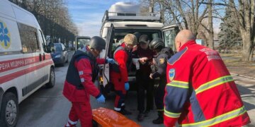 У Нікополі через обстріл рф постраждав 77-річний чоловік, пошкоджено будівлі