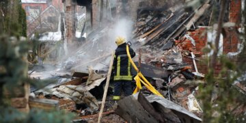 Кількість постраждалих від нічної атаки рф на Київщину зросла до 17, четверо з них – діти