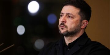 Треба шукати діалог, але здаватись ніхто не збирається: Зеленський про переговори з РФ