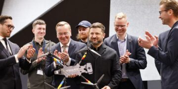 Зеленський “привідкрив завісу” першого німецько-українського заводу дронів для ЗСУ (відео)