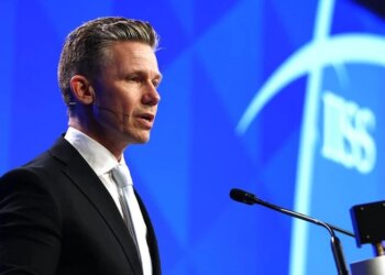 Міністр оборони Швеції відреагував на появу російського дрона біля авіаносця