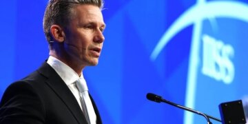 Міністр оборони Швеції відреагував на появу російського дрона біля авіаносця