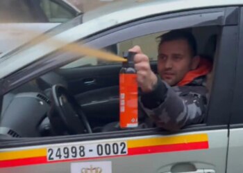 У центрі Варшави таксист напав на вагітну українку