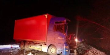 На Вінниччині зіткнулися дві вантажівки: є загиблий