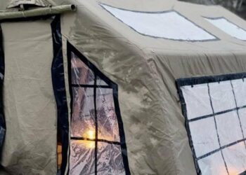 Київ у крижаній реальності: як один двір перетворився на «екватор»