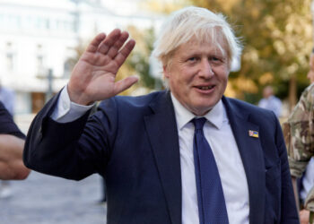 Експрем’єр Британії Джонсон не бачить причини, чому союзники не повинні відправити до України мирні війська