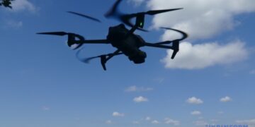 Прикордонники дронами уразили на півдні човен і наземного робота росіян