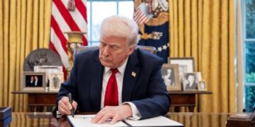 Трамп запровадив для всіх країн глобальний тариф у 10%