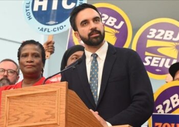 Мер Нью-Йорка заборонив рух транспорту через снігопад