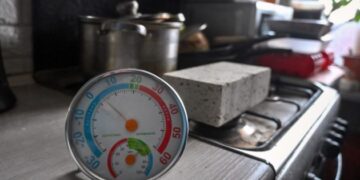 У Києві після ворожої атаки без тепла залишаються 1142 будинки