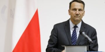 Угорщина мала б бути солідарною з Україною з огляду на власний досвід агресії Москви – Сікорський