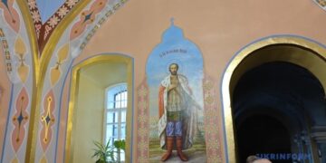 У церкві на Тернопільщині виявили на стінах ангелів із крилами у кольорах російського прапора