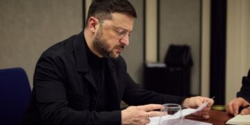 Якщо посольство мовчить – це незадовільна робота: Зеленський очікує активності від українських дипломатів