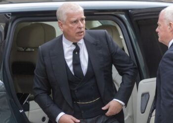 У Британії розглядають можливість позбавити колишнього принца Ендрю права успадкувати престол – BBC