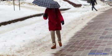 В Україні у середу очікується мокрий сніг та дощ, вдень до +3°