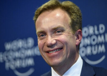 Глава Давоського форуму пішов у відставку через зв’язки з Епштейном