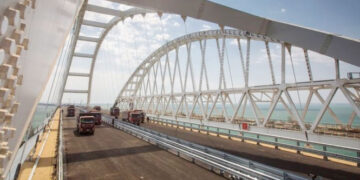 Дві ночі поспіль Кримський міст тимчасово перекривали