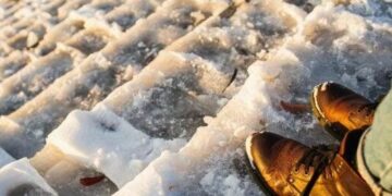 Крижаний апокаліпсис у Києві: дороги перетворюються на смертельні пастки