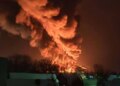 У Псковській області РФ розгорілась масштабна пожежа на нафтобазі (відео)