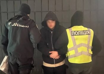 У Солом’янському районі затримано киянина за підозрою у серійному підпалі автівок (фото)