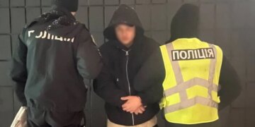 У Солом’янському районі затримано киянина за підозрою у серійному підпалі автівок (фото)