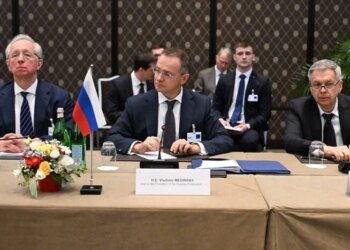 Axios: історичні байки Мединського завели переговори у глухий кут