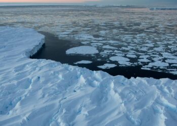 Експорт російської нафти через Балтійське море потрапив у крижану пастку, – Bloomberg