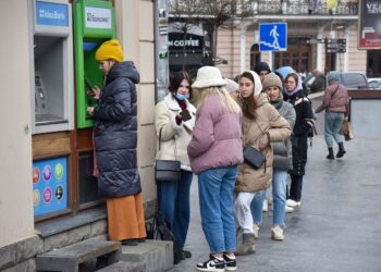ПриватБанк дав новий курс валют: скільки коштує долар 18 лютого та чи є ліміти на покупку