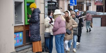 ПриватБанк дав новий курс валют: скільки коштує долар 18 лютого та чи є ліміти на покупку