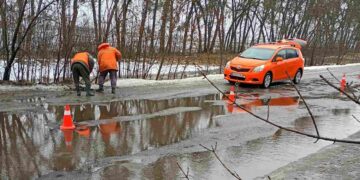 Що сталося з дорогами в Україні і коли почнуть ремонт: названо умову