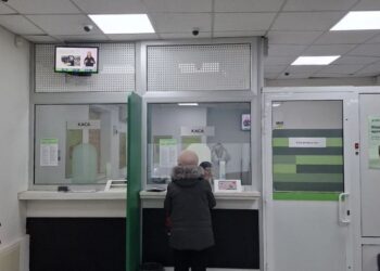 Скільки коштують 100 доларів 10 лютого і де найвигідніший курс: огляд банків