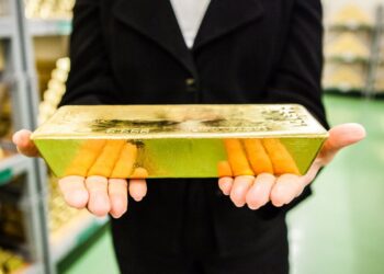 Золото пішло “на дно” через свята у Китаї: скільки коштує