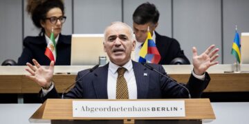 “Це просто розмови для бідних”: Каспаров про переговори по Україні, Путіна та майбутнє Росії