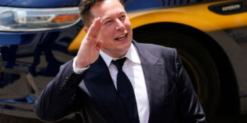 російський дрон над Кабміном України змусив Маска заблокувати Starlink для рф — Atlantic