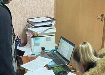 Їв черствий хліб і спав у туалеті: подробиці катування дитини в Києві