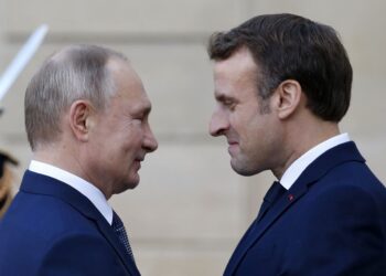 Макрон закликав ЄС відновити діалог із Росією без тиску на Україну