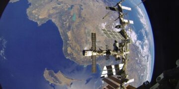 Вчені планують відслідковувати пластикове сміття з орбіти