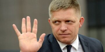 Словаччина припиняє екстрене постачання електроенергії в Україну – Фіцо