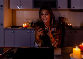 Кінець блекаутів у квітні? Експерт розповів, коли українці отримають “тимчасову передишку”