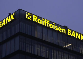 Raiffeisen Bank розраховував на швидку перемогу росії на початку вторгнення – Bloomberg