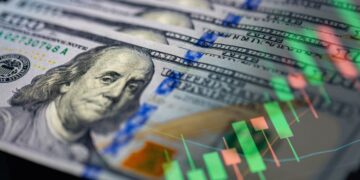 Без різких стрибків? Чи втримається долар по 43 грн до кінця тижня і який можливий максимум