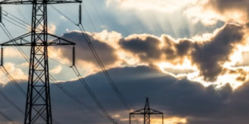 Тисячі жителів Київщини залишились без світла: причина і графік відключень